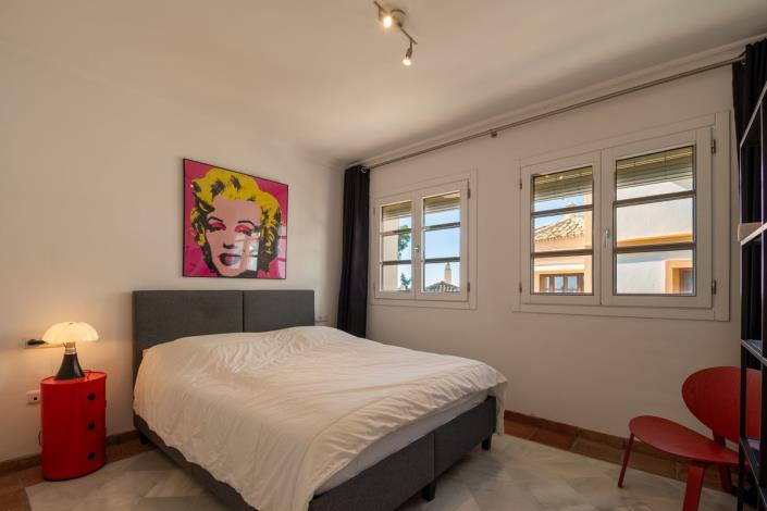 Image No.12-3 Bed Townhouse for sale