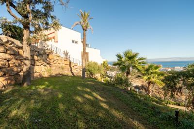 8-e64a9055bba3e77ac8aca3b893cdf826