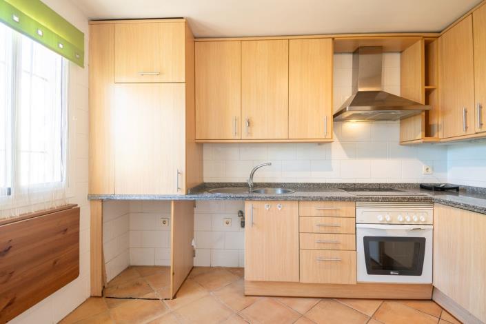 Image No.9-2 Bed Townhouse for sale