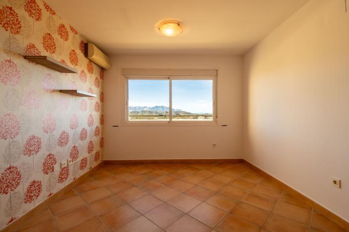 Image No.14-2 Bed Townhouse for sale