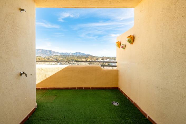 Image No.17-2 Bed Townhouse for sale