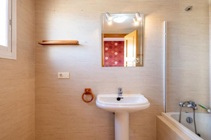 Image No.24-2 Bed Townhouse for sale