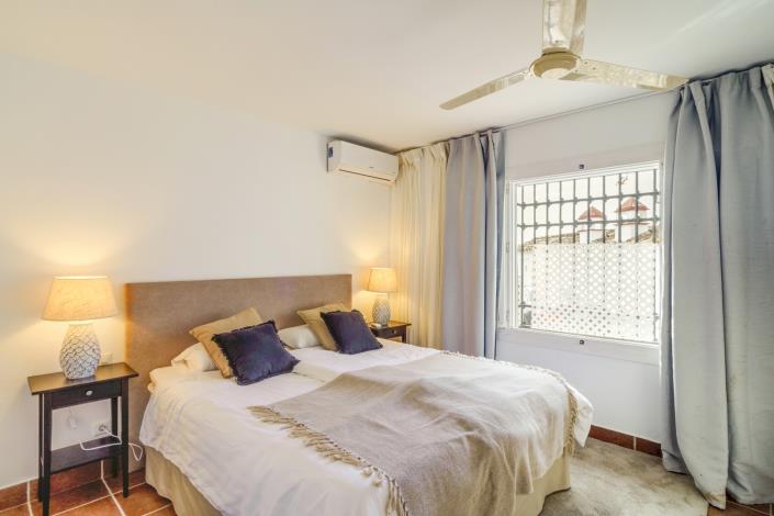 Image No.15-3 Bed Townhouse for sale