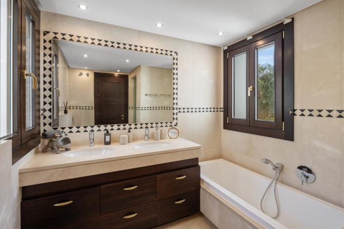 Image No.12-7 Bed Villa for sale