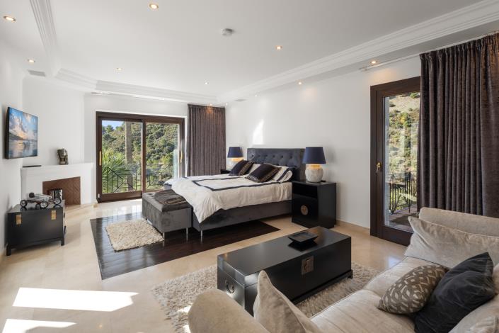 Image No.14-7 Bed Villa for sale