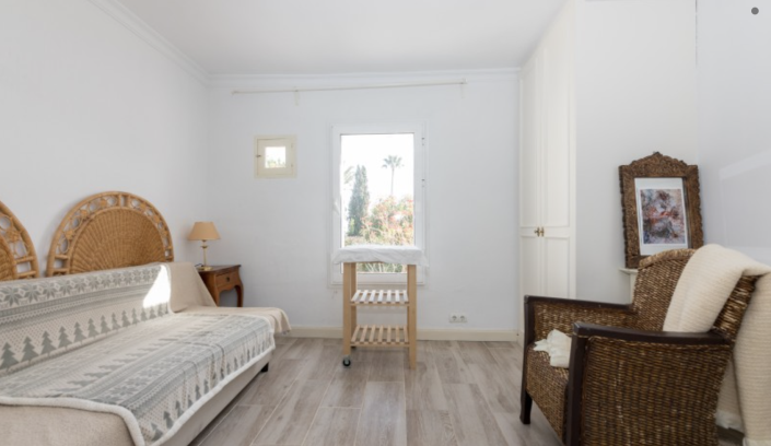 Image No.12-2 Bed Semi-Detached for sale