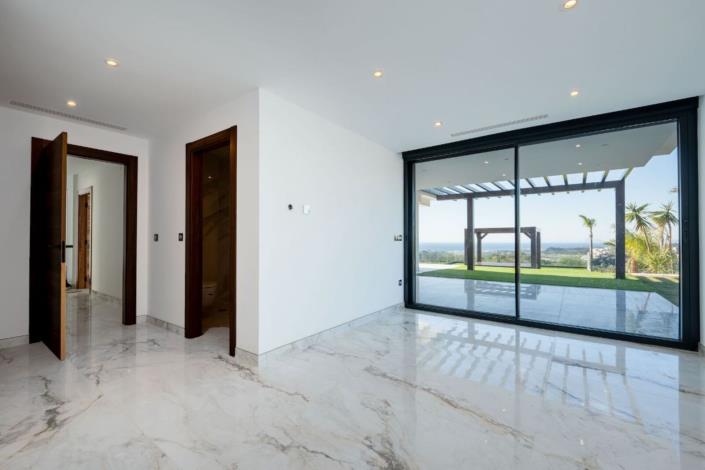 Image No.18-5 Bed Villa for sale