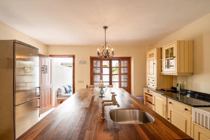 Image No.23-3 Bed Townhouse for sale