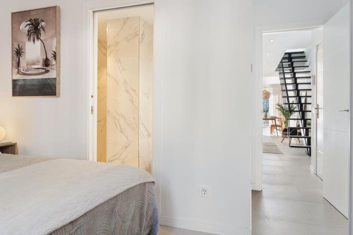 Image No.14-4 Bed Townhouse for sale