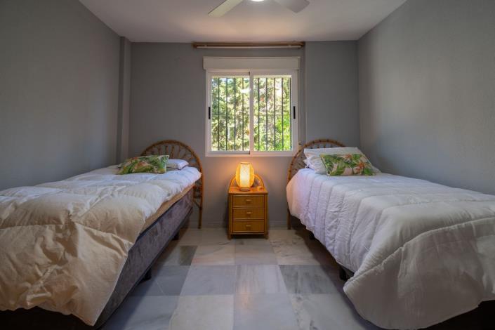 Image No.12-4 Bed Townhouse for sale