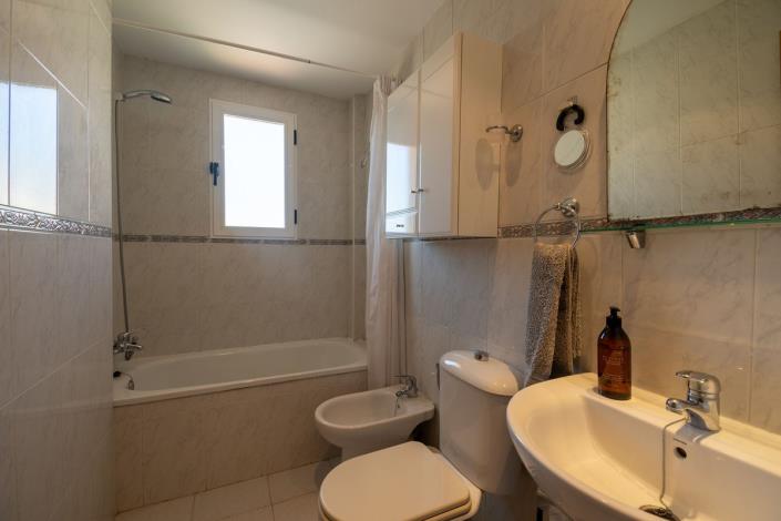 Image No.13-4 Bed Townhouse for sale