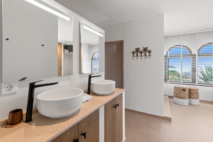 Image No.14-5 Bed Villa for sale