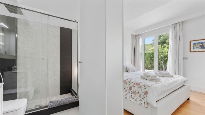 Image No.16-7 Bed Villa for sale