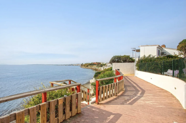 Image No.16-2 Bed Townhouse for sale