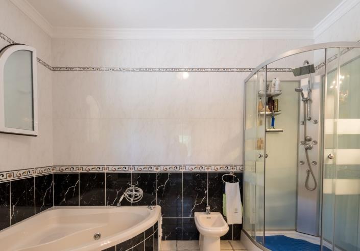 Image No.18-5 Bed Villa for sale