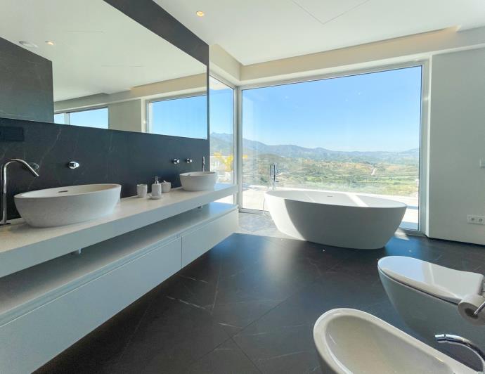 Image No.38-5 Bed Villa for sale