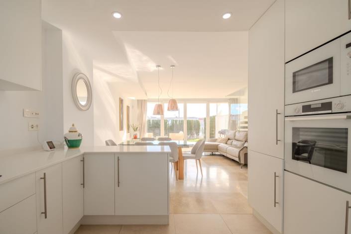 Image No.10-4 Bed Townhouse for sale