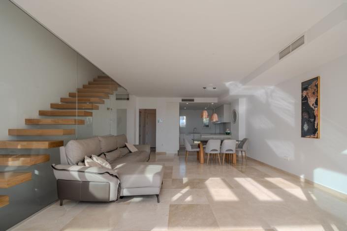 Image No.22-4 Bed Townhouse for sale