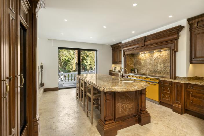 Image No.12-12 Bed Villa for sale