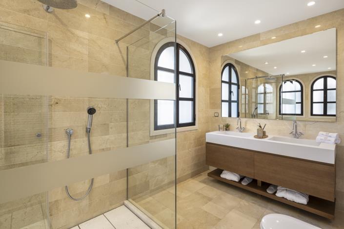 Image No.18-12 Bed Villa for sale