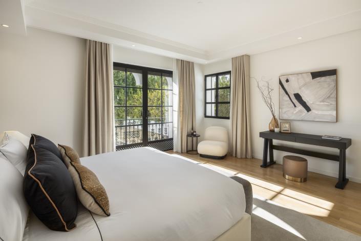 Image No.22-12 Bed Villa for sale