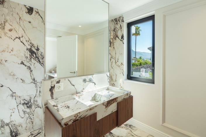 Image No.25-5 Bed Villa for sale