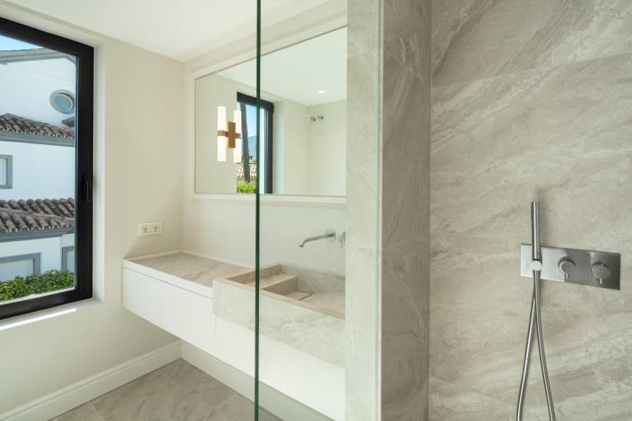 Image No.40-5 Bed Villa for sale