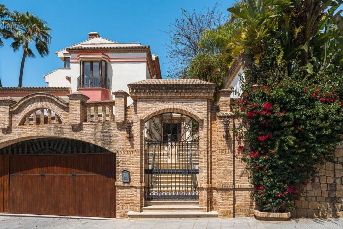 Image No.1-5 Bed Villa for sale