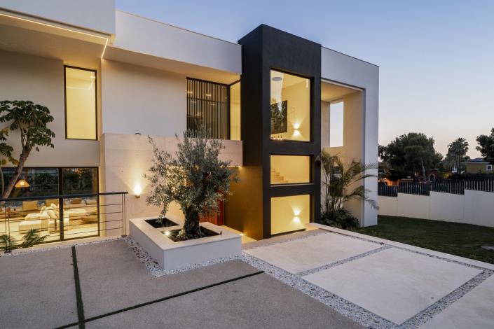 Image No.2-5 Bed Villa for sale