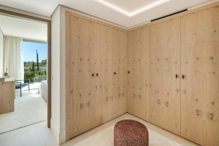 Image No.15-6 Bed Villa for sale