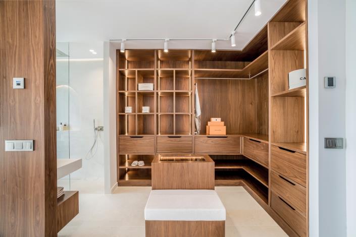 Image No.14-4 Bed Townhouse for sale