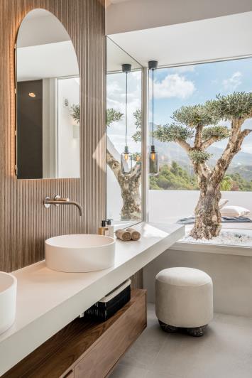 Image No.24-4 Bed Townhouse for sale