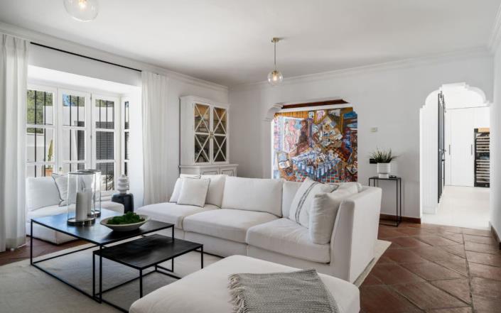 Image No.2-4 Bed Villa for sale