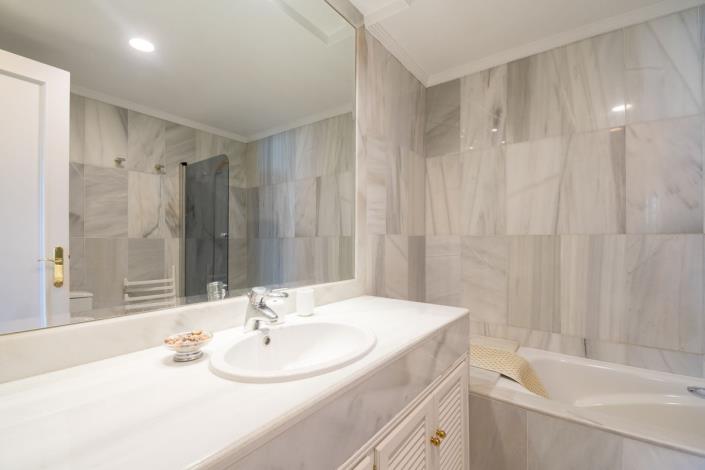 Image No.17-3 Bed Apartment for sale