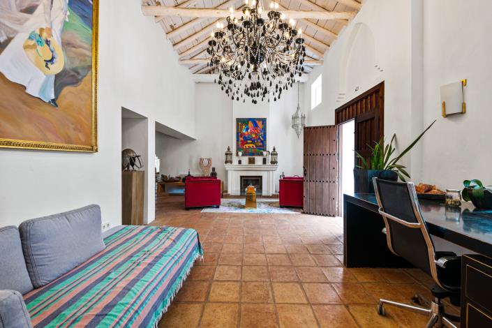 Image No.10-7 Bed Villa for sale