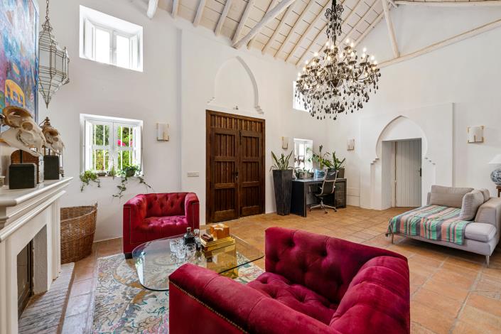 Image No.11-7 Bed Villa for sale