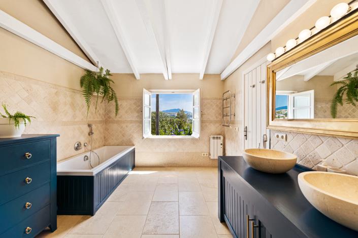 Image No.24-7 Bed Villa for sale