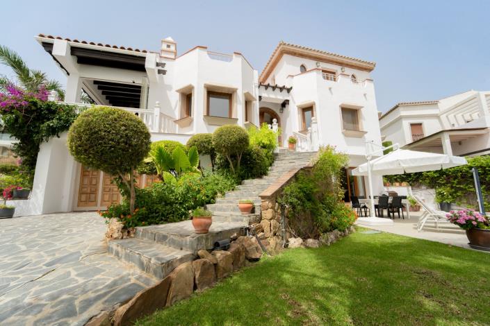 Image No.2-4 Bed House/Villa for sale