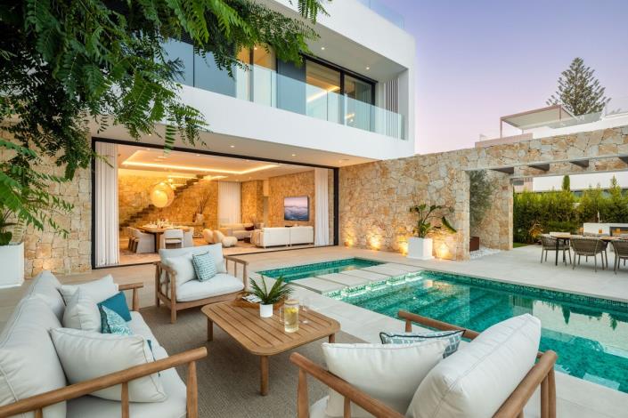 Image No.1-5 Bed Villa / Detached for sale