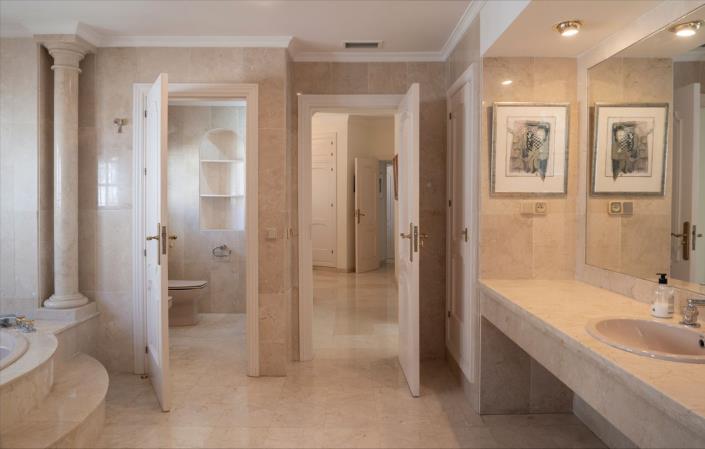 Image No.11-4 Bed Villa for sale