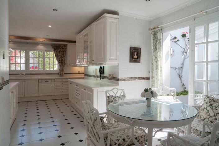 Image No.10-4 Bed Villa for sale