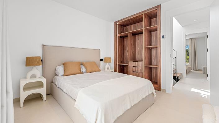 Image No.18-3 Bed Townhouse for sale