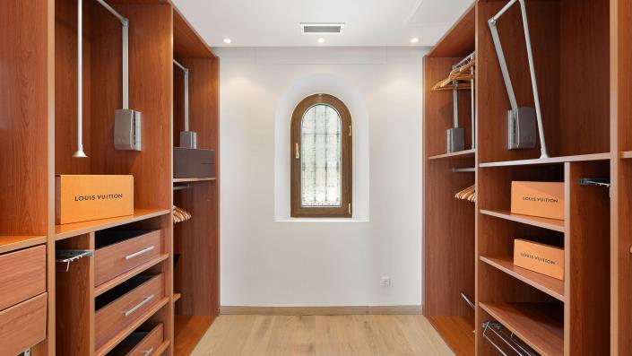 Image No.14-6 Bed Villa for sale