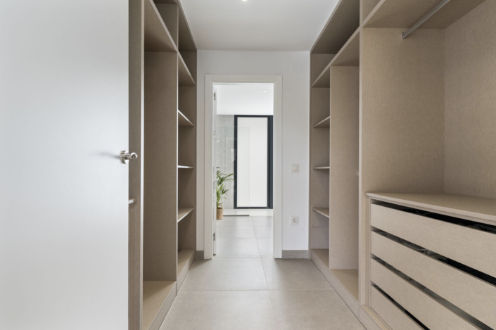 Image No.10-6 Bed Villa / Detached for sale