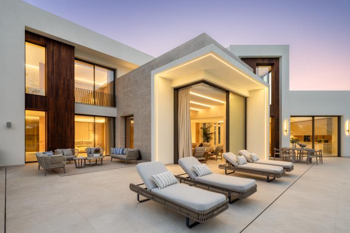 Image No.2-5 Bed Villa for sale