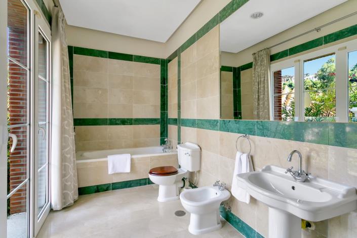 Image No.27-6 Bed Villa for sale