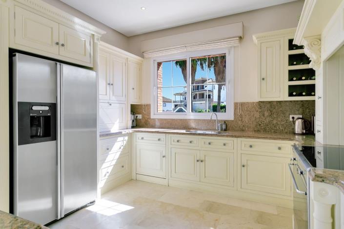 Image No.38-6 Bed Villa for sale