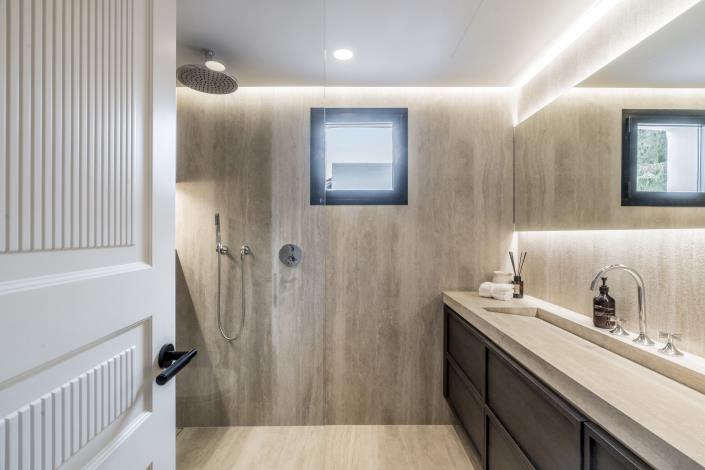 Image No.20-4 Bed Apartment for sale