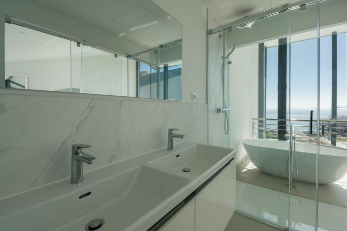 Image No.17-5 Bed Townhouse for sale