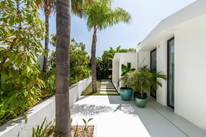 Image No.2-5 Bed Villa for sale